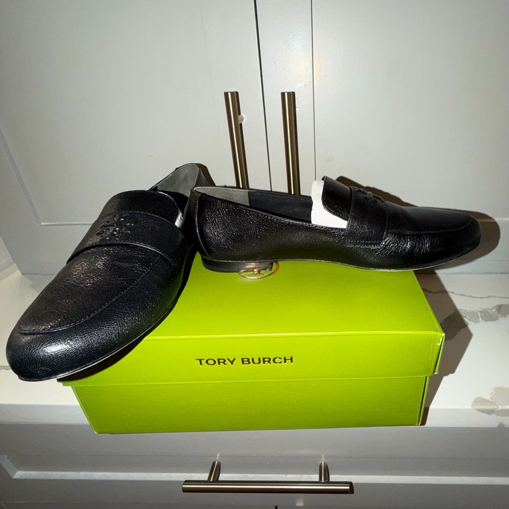 Tory Burch Women's Black Leather Loafers - Picture 7 of 8